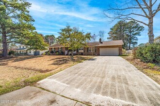 1021 Pine Valley Rd in Jacksonville, NC - Building Photo - Building Photo