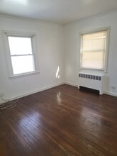 36 Floyd St in Deer Park, NY - Building Photo - Building Photo