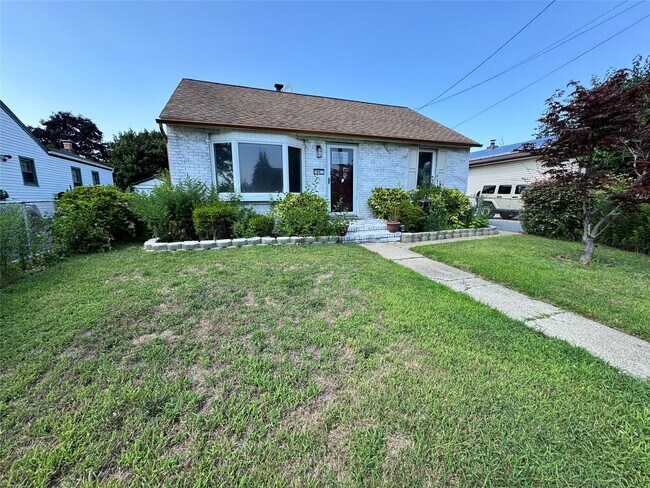 31 Brennan Pl in Deer Park, NY - Building Photo - Building Photo