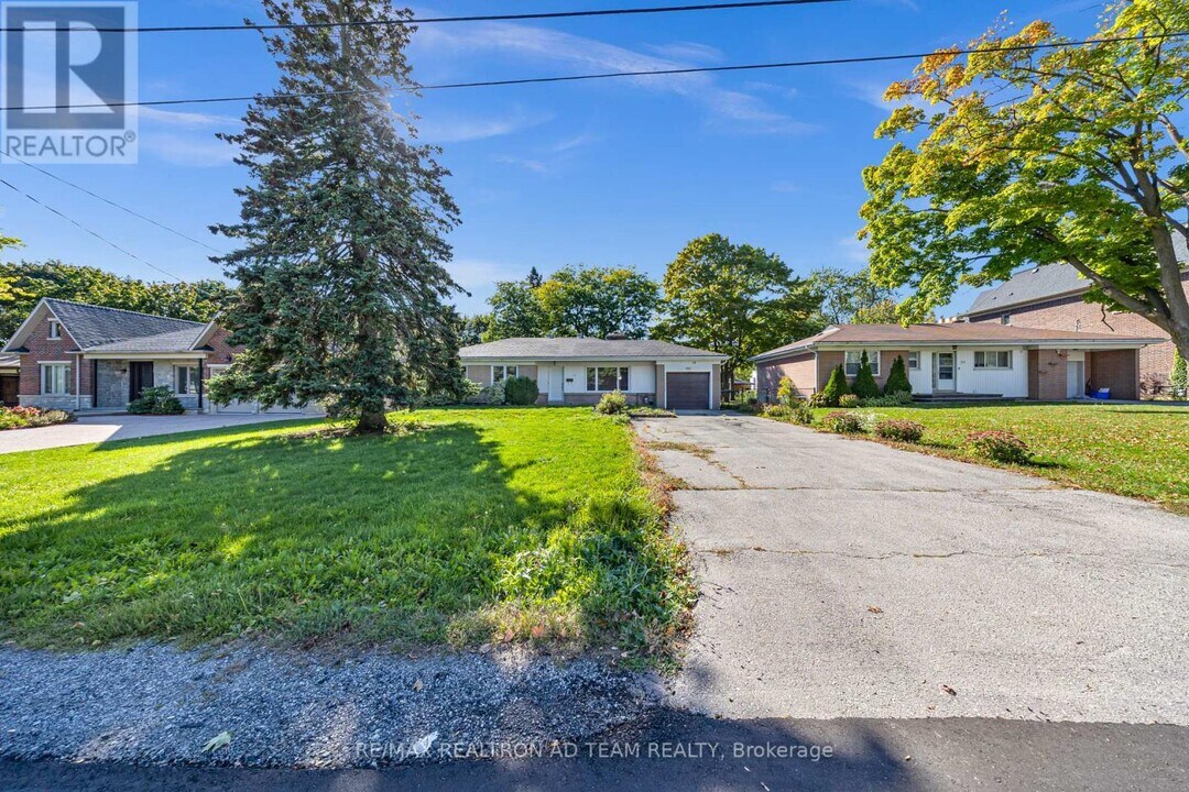 18 Windridge Dr in Markham, ON - Building Photo