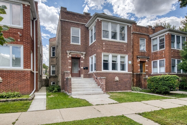 property at 5039 W Cullom Ave