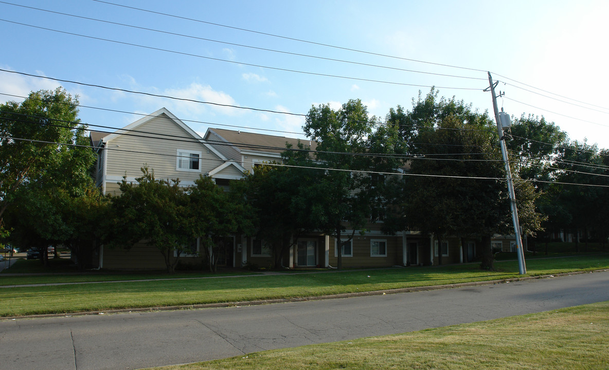 Des Moines Street Village in Des Moines, IA - Foto de edificio