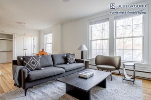 1284 Beacon St in Brookline, MA - Building Photo