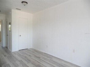 1240 70th St N-Unit -9 in St. Petersburg, FL - Building Photo - Building Photo