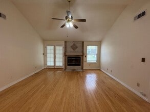 5917 Dorset Dr in Bakersfield, CA - Building Photo - Building Photo