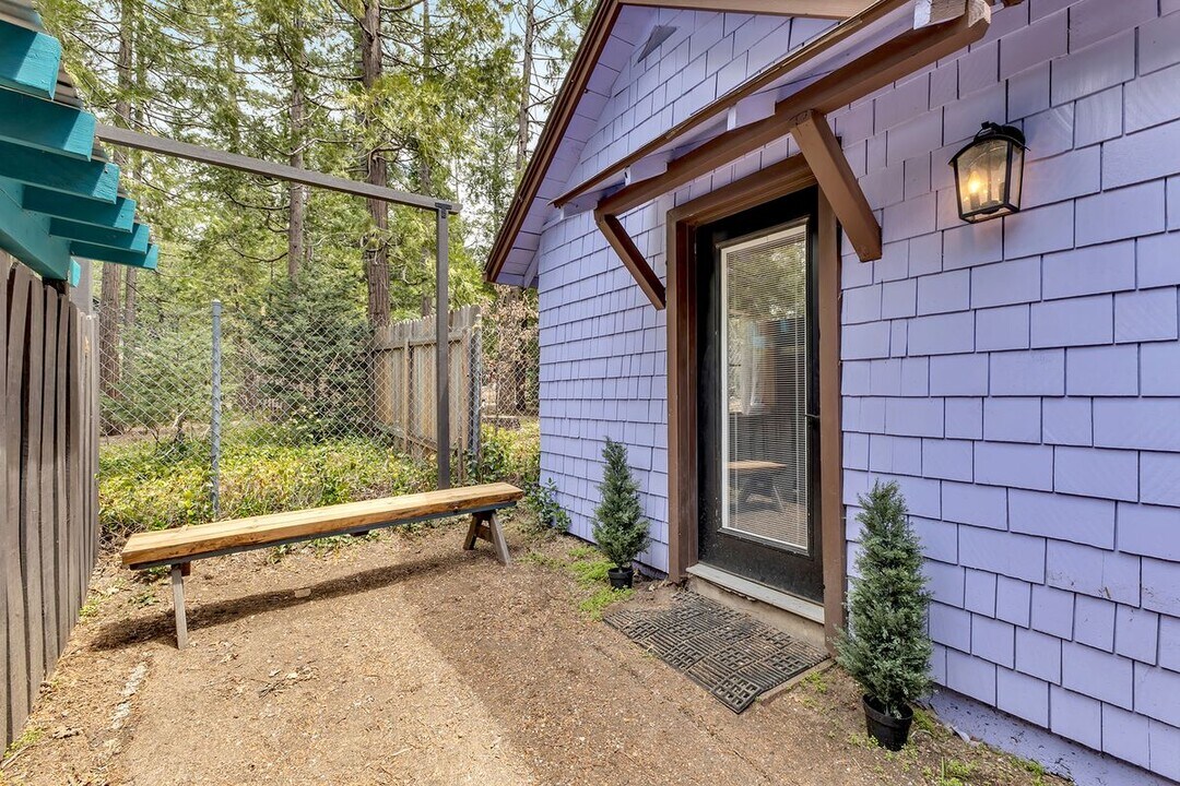 54105 S Circle Dr in Idyllwild, CA - Building Photo