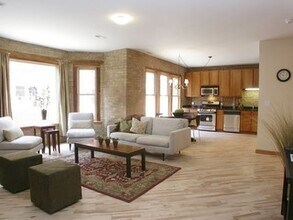 1618 W Columbia Ave in Chicago, IL - Building Photo - Building Photo