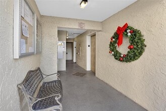 2900 Cove Cay Dr in Clearwater, FL - Building Photo - Building Photo