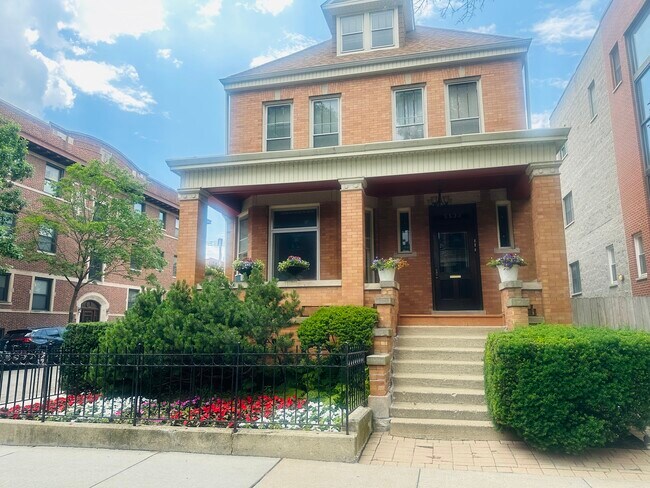 property at 5532 N Glenwood Ave