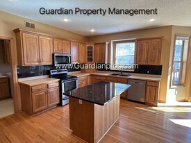 10022 Fallgold Pkwy in Minneapolis, MN - Building Photo