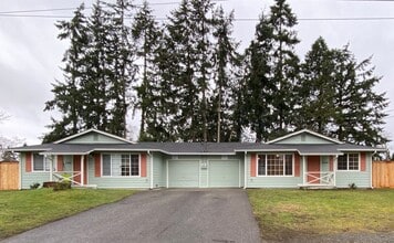 17416-17418 8th Ave Ct E in Spanaway, WA - Building Photo - Building Photo