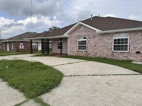501 E Genie St in Chalmette, LA - Building Photo - Building Photo