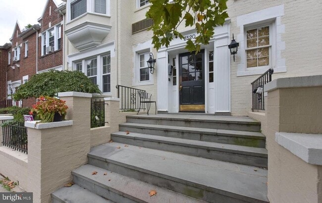 property at 3520 W Pl NW