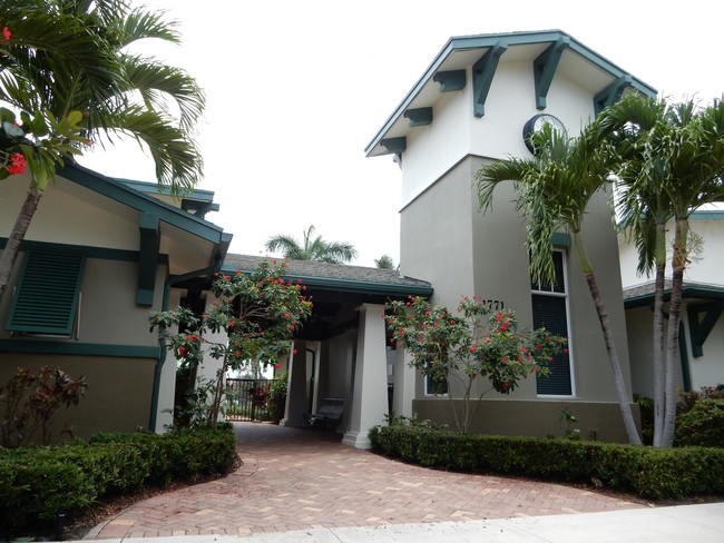 661 Corte Madera Ln in West Palm Beach, FL - Building Photo - Building Photo