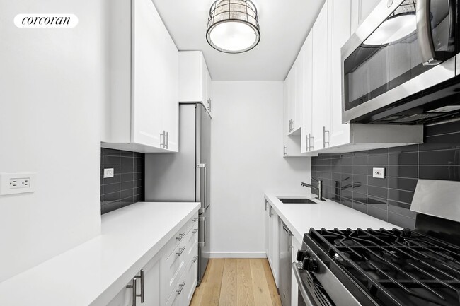 420 E 64th St in New York, NY - Foto de edificio - Building Photo
