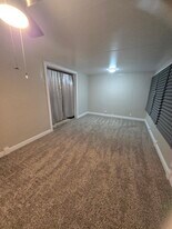 44207 61st St W in Lancaster, CA - Building Photo