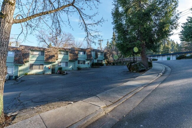 435 Henderson St in Grass Valley, CA - Building Photo - Building Photo