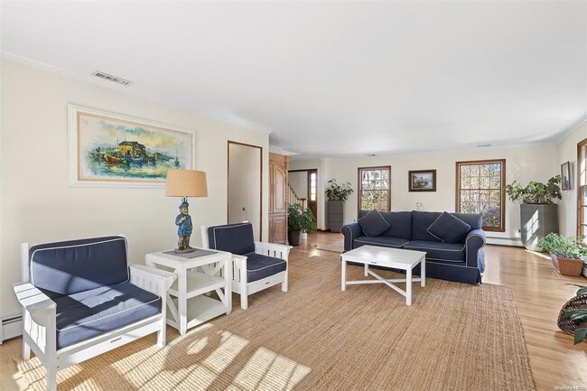 31 Lovers Ln in Aquebogue, NY - Building Photo - Building Photo