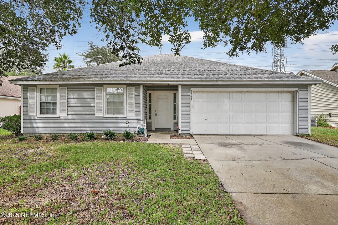 12119 Cancun Dr in Jacksonville, FL - Building Photo