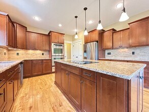 909 NE Williamsburg Dr in Ankeny, IA - Building Photo - Building Photo