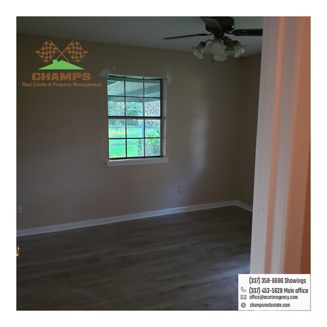 402 Toronto Dr in Lafayette, LA - Foto de edificio - Building Photo