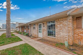 1110 W Tri Oaks Ln, Unit 157 in Houston, TX - Building Photo - Building Photo