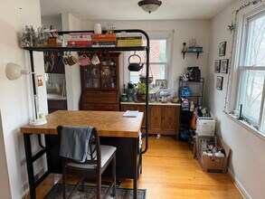 620 Green Ln, Unit Second Floor in Philadelphia, PA - Foto de edificio - Building Photo