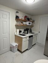 6859 SW 42nd Terrace, Unit Ludlum efficiency in Miami, FL - Building Photo