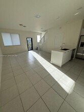 4485 NW 83rd Pkwy in Doral, FL - Building Photo - Building Photo