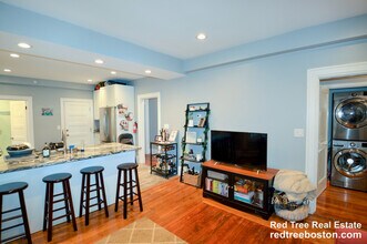 65 Mapleton St in Boston, MA - Foto de edificio - Building Photo