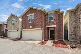 3718 Main Poplar Dr in Houston, TX - Foto de edificio - Building Photo