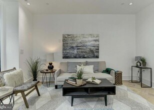 1712 15th St NW, Unit #1 in Washington, DC - Foto de edificio - Building Photo