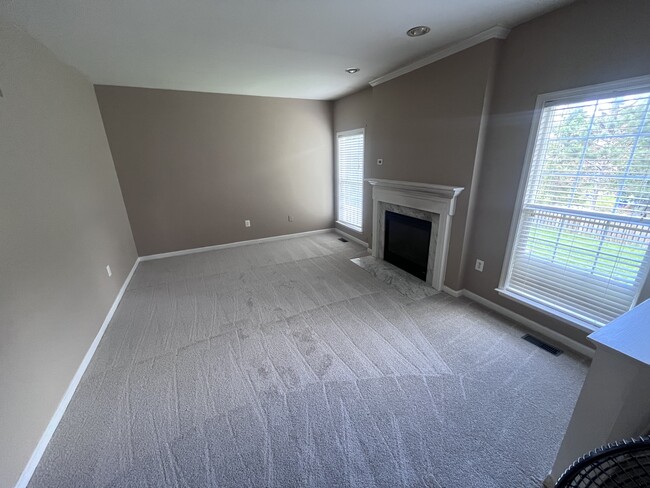 14304 Fallsmere Cir in Gainesville, VA - Building Photo - Building Photo