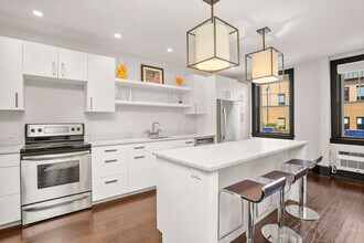 169 Mason St, Unit Virginia Court in Greenwich, CT - Foto de edificio - Building Photo