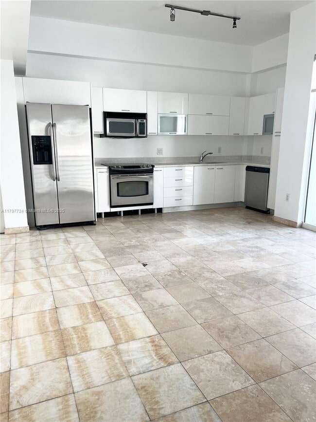 133 NE 2nd Ave, Unit # in Miami, FL - Building Photo - Building Photo