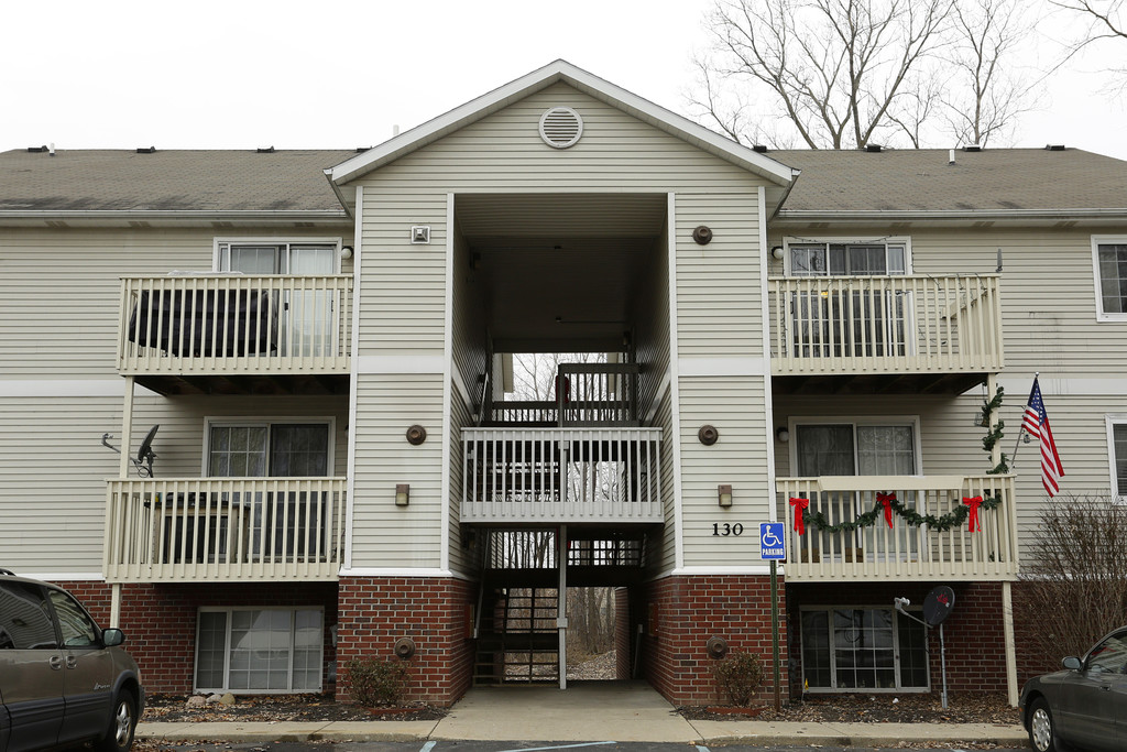 Parkwood Apartments in Kentwood, MI | ApartmentHomeLiving.com