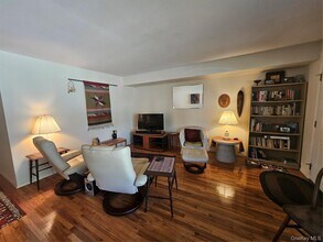16 Ark Pl in Huntington Station, NY - Building Photo - Building Photo