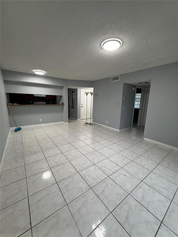 11580 NW 43rd Ct in Coral Springs, FL - Foto de edificio - Building Photo