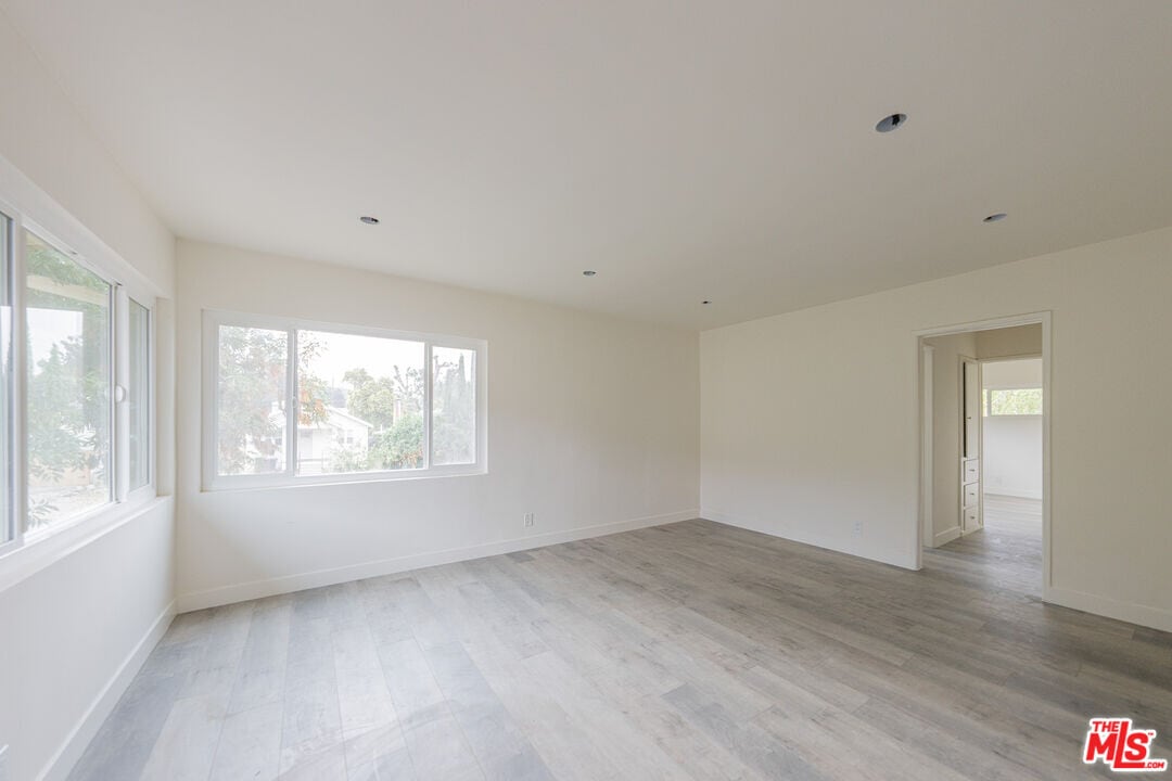 10039 Haines Canyon Ave in Los Angeles, CA - Building Photo