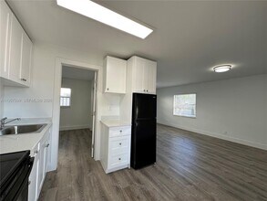 1409 N Dixie Hwy in Fort Lauderdale, FL - Foto de edificio - Building Photo