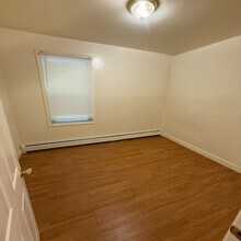 32 Armstrong Ave, Unit 1 in Jersey City, NJ - Foto de edificio - Building Photo