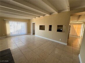 365 Upland Blvd in Las Vegas, NV - Building Photo - Building Photo