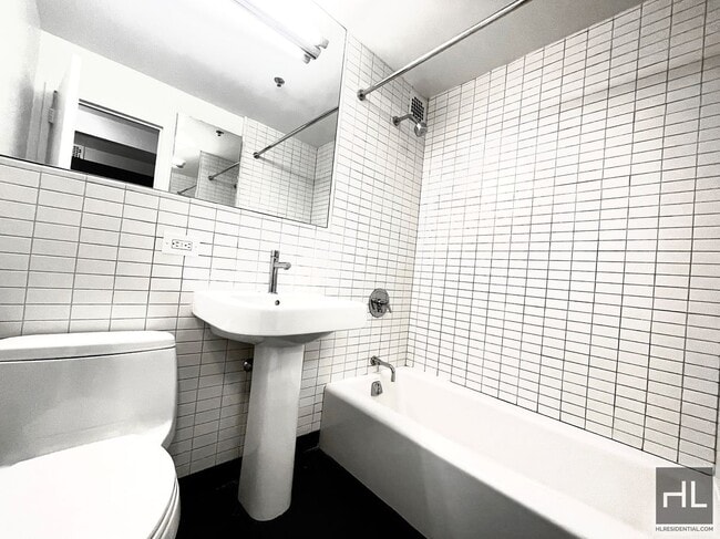 East 39th Street in New York, NY - Foto de edificio - Building Photo