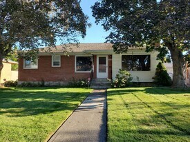 5710 N Alameda Blvd in Spokane, WA - Building Photo