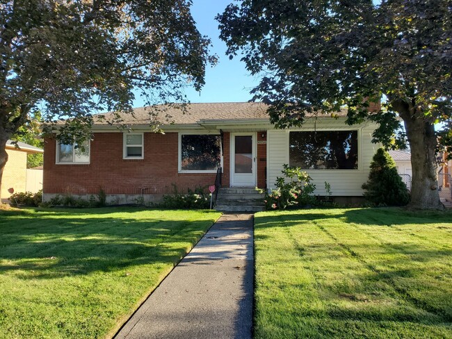 property at 5710 N Alameda Blvd