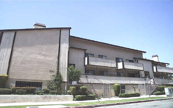 10701 Amestoy Ave in Granada Hills, CA - Building Photo - Building Photo