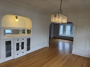 2031 E Marion St in Shorewood, WI - Foto de edificio - Building Photo