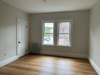 203 High St, Unit 2 in Brookline, MA - Foto de edificio - Building Photo