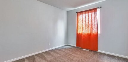 5674 Magic Isle Ln in Salt Lake City, UT - Foto de edificio - Building Photo