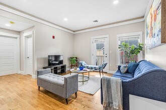 54 Loomis St in Bedford, MA - Building Photo - Building Photo